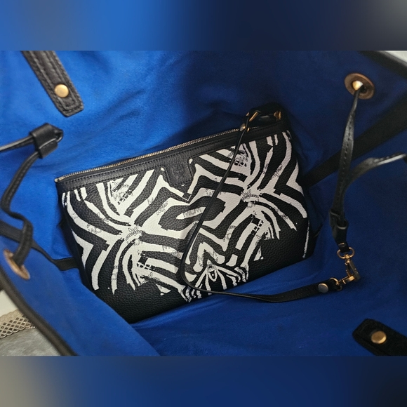 MCM Reversible Liz Tote & Pouch | Limited Edition Zebra Print w/Pochette - Picture 15 of 16